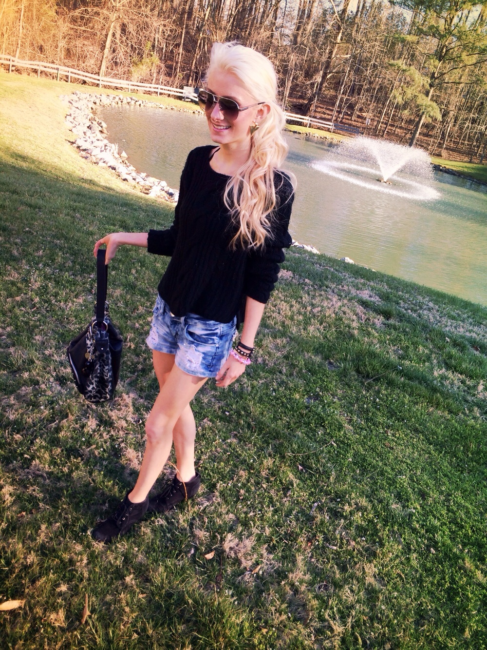 fashion and lifestyle blogger Jessica Linn on a trip in Williamsburg VA. Jessica is wearing a black knit sweater from Forever21 and denim shorts from Papaya, black booties, and a Cathy Van Zealand purse.