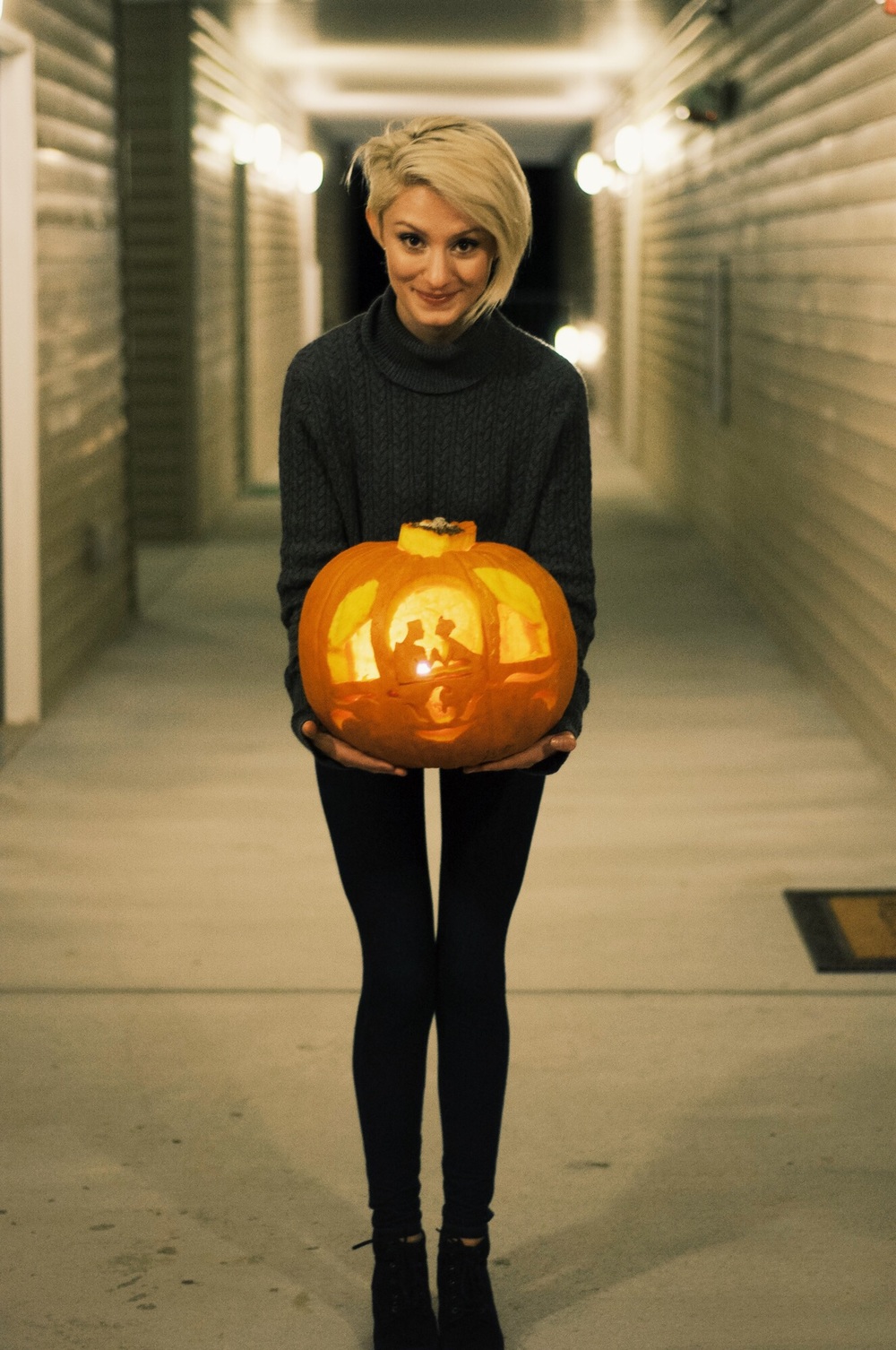 Officially Sweater Weather & Pumpkin Carving- Linn Style by Jessica Linn