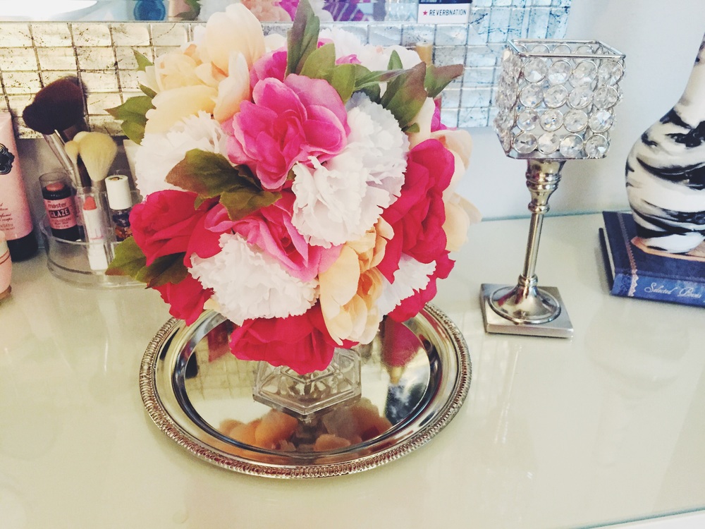 DIY Floral Sphere Center Piece | Dollar Tree Crafts | Linn Style by Cary North Carolina fashion and lifestyle blogger Jessica Linn.