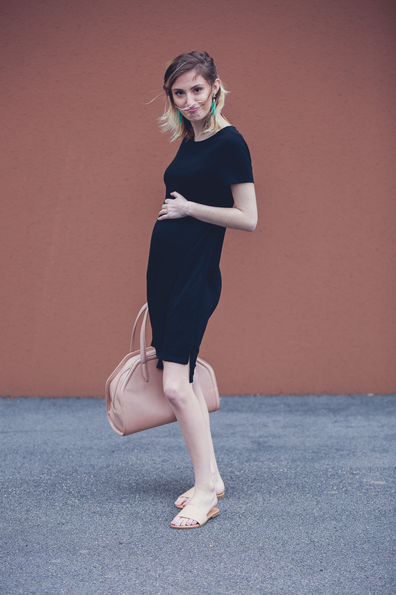 North Carolina lifestyle and fashion blogger, Jessica Linn, on Linn Style wearing a black t-shirt dress from Target, tan sandals from Forever21, Baublebar necklace, and carrying a Matt and Nat purse.