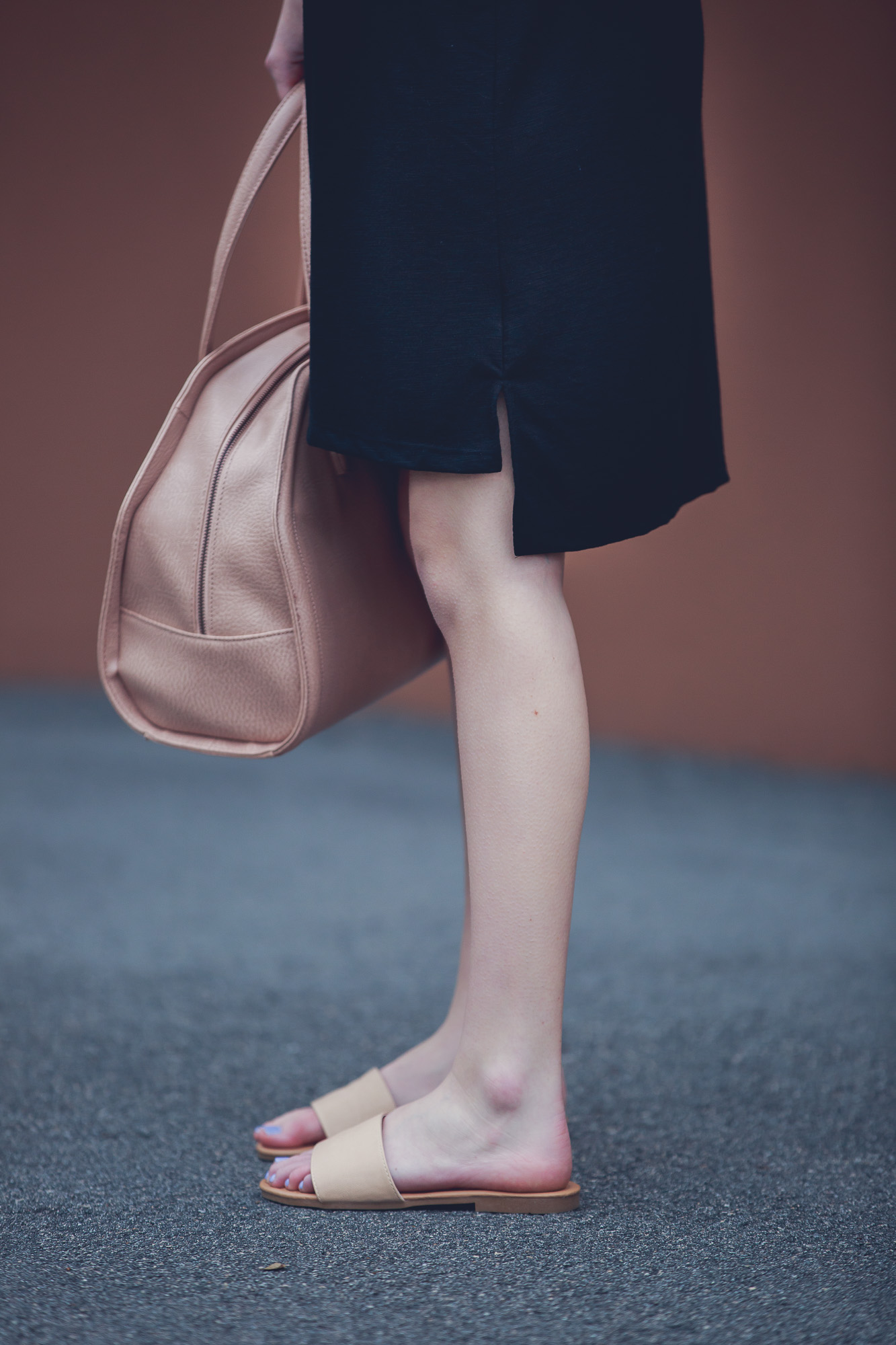 North Carolina lifestyle and fashion blogger, Jessica Linn, on Linn Style wearing a black t-shirt dress from Target, tan sandals from Forever21, Baublebar necklace, and carrying a Matt and Nat purse.