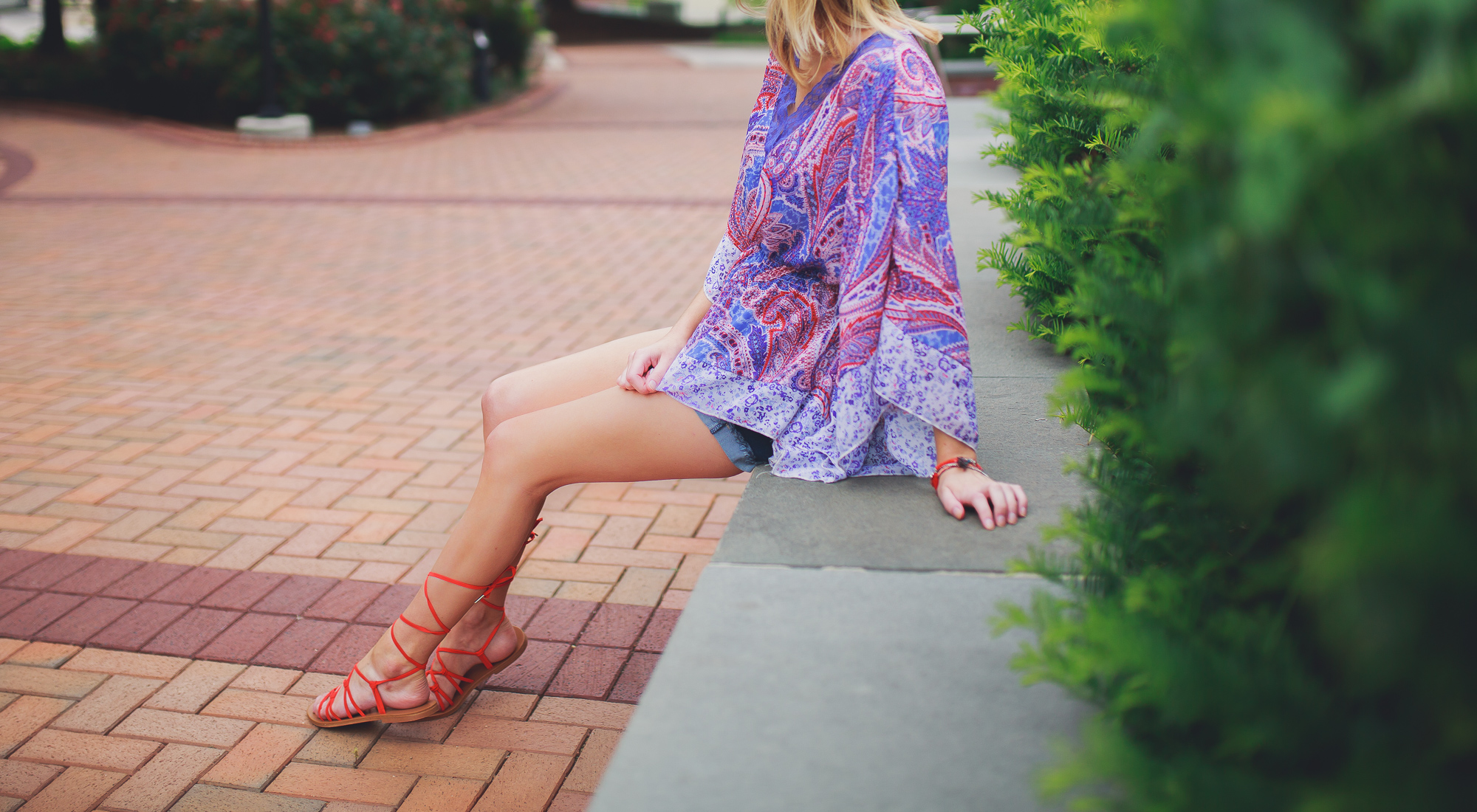 Lifestyle, fashion, and beauty blogger and vlogger, Jessica Linn, from Linn Style wearing a Paisley shear top with maternity shorts and Forever21 sandals and Charming Charlie's accessories.