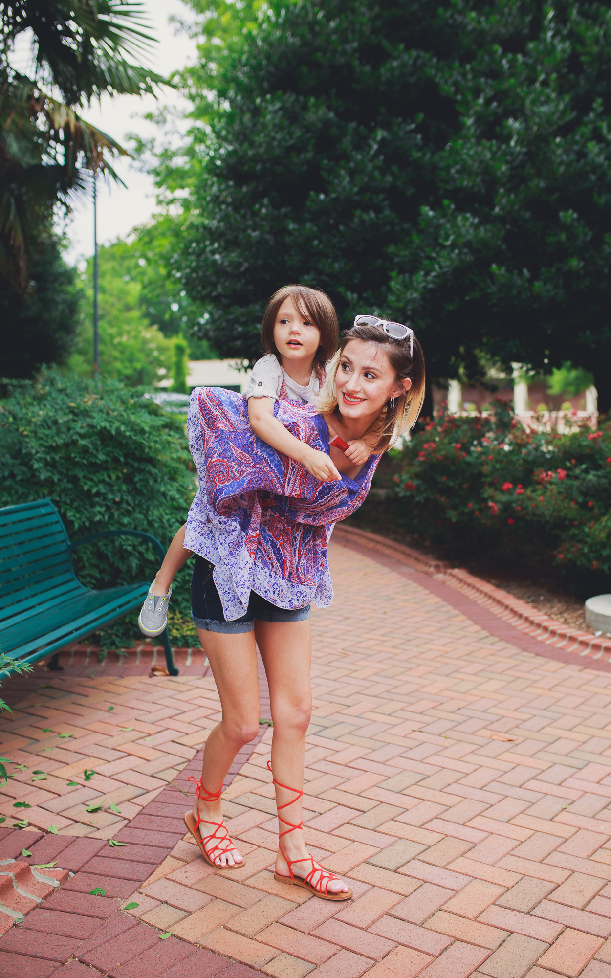 Lifestyle, fashion, and beauty blogger and vlogger, Jessica Linn, from Linn Style wearing a Paisley shear top with maternity shorts and Forever21 sandals and Charming Charlie's accessories.