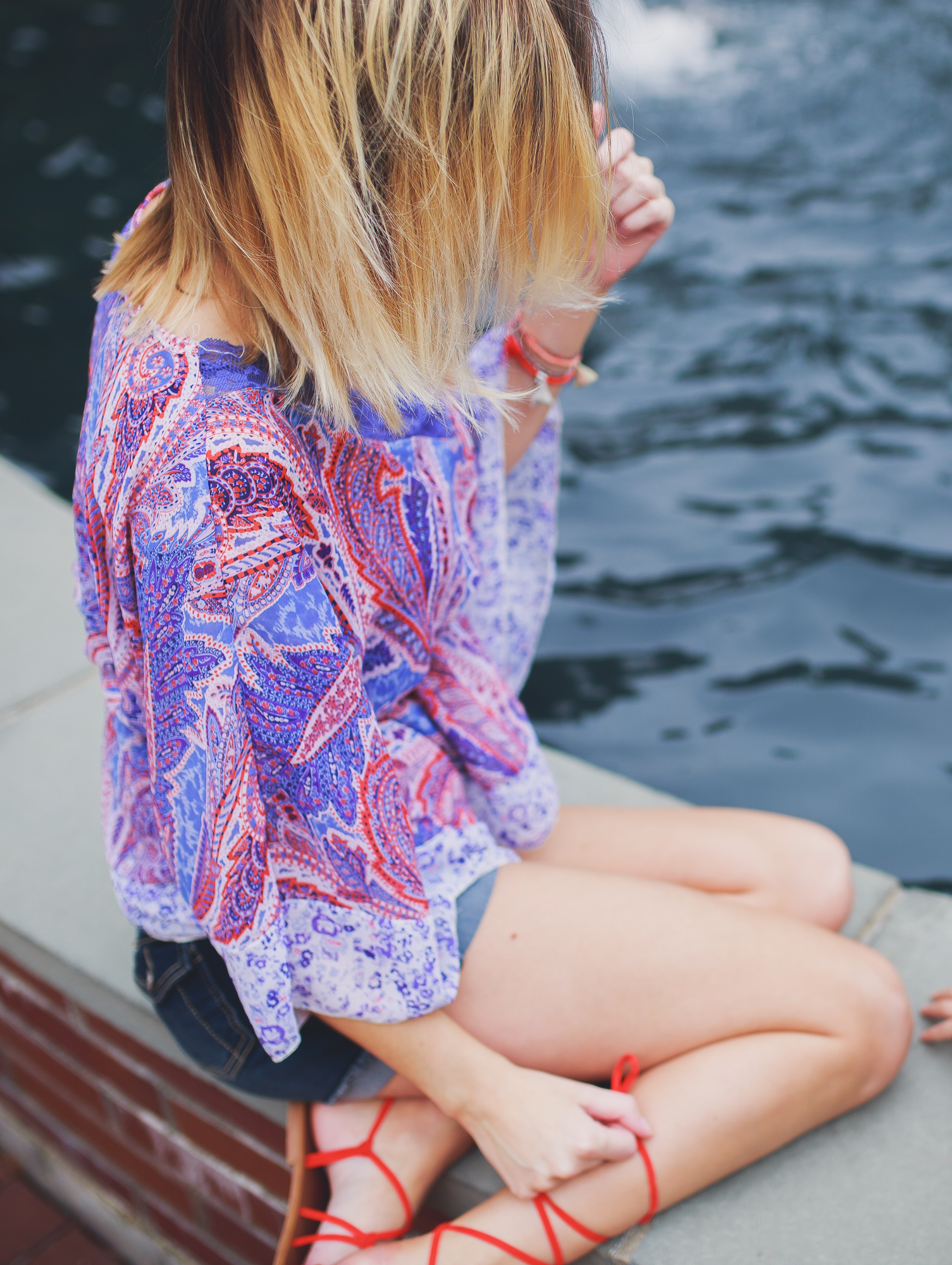 Lifestyle, fashion, and beauty blogger and vlogger, Jessica Linn, from Linn Style wearing a Paisley shear top with maternity shorts and Forever21 sandals and Charming Charlie's accessories.