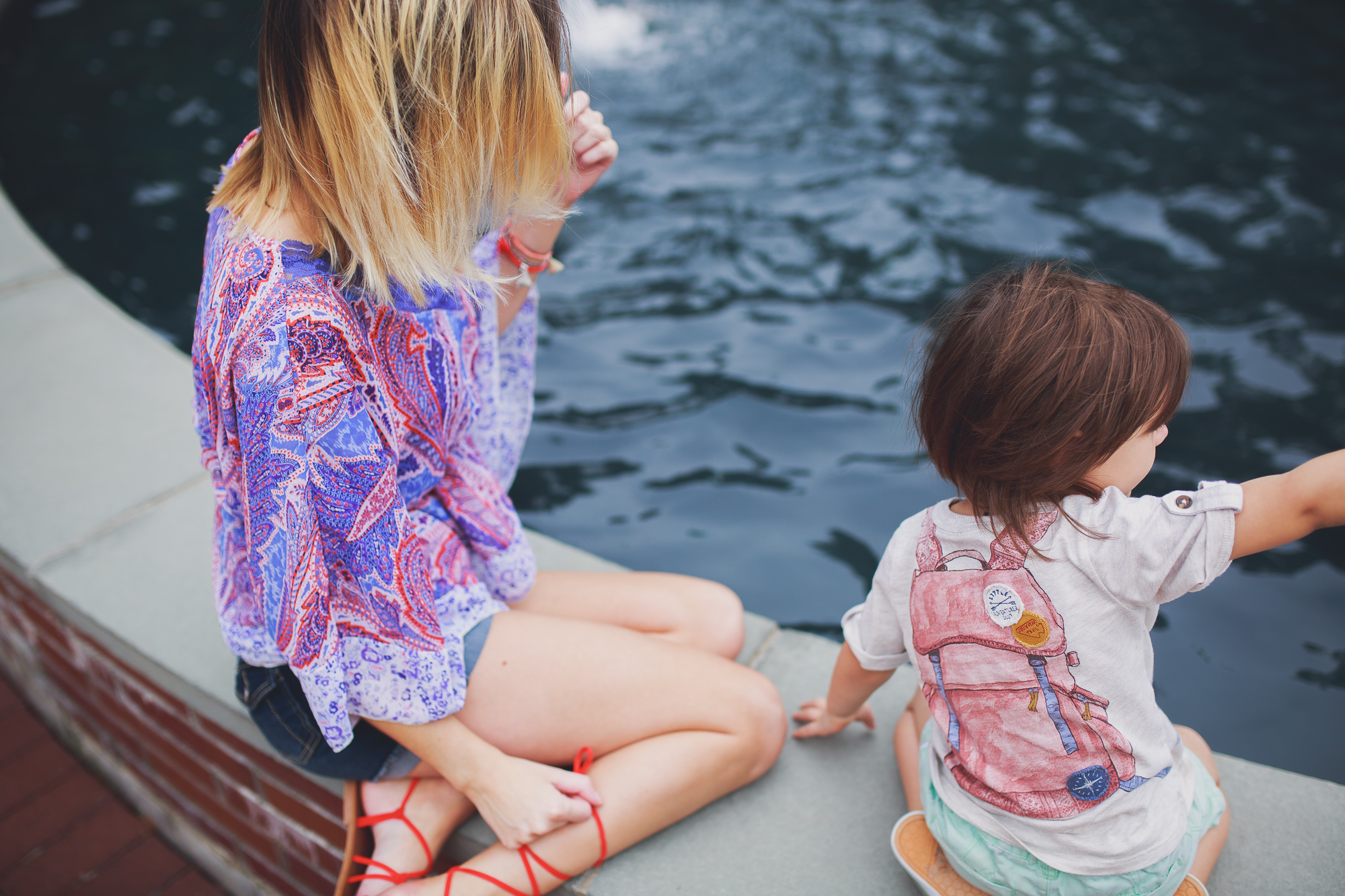 Lifestyle, fashion, and beauty blogger and vlogger, Jessica Linn, from Linn Style wearing a Paisley shear top with maternity shorts and Forever21 sandals and Charming Charlie's accessories.