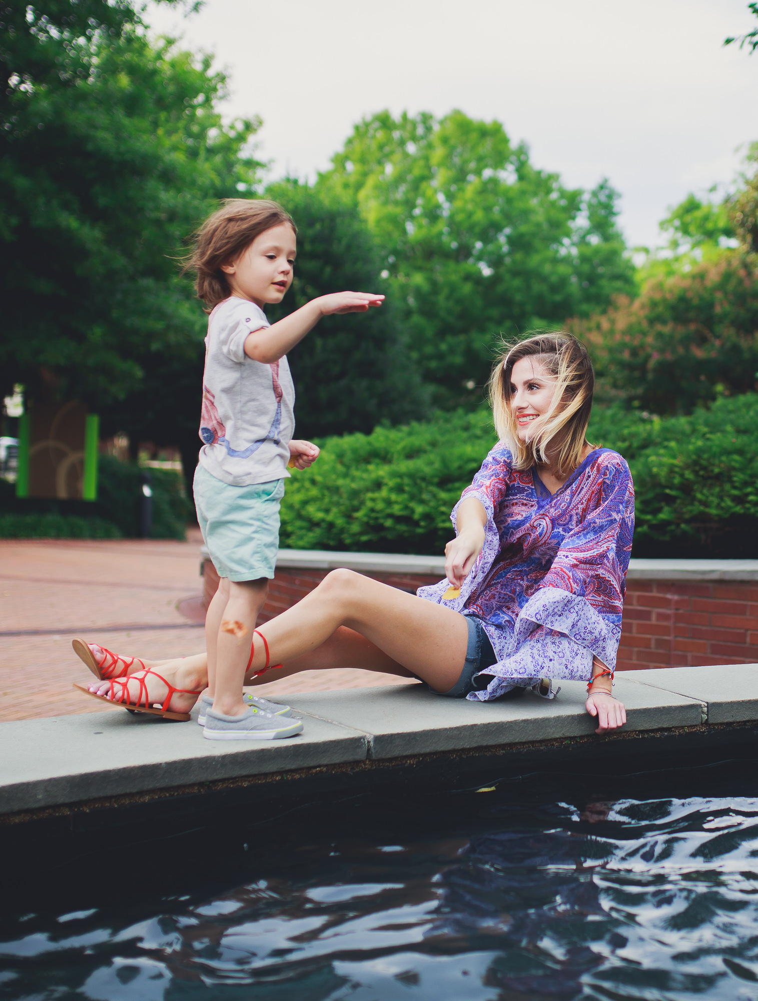 Lifestyle, fashion, and beauty blogger and vlogger, Jessica Linn, from Linn Style wearing a Paisley shear top with maternity shorts and Forever21 sandals and Charming Charlie's accessories.