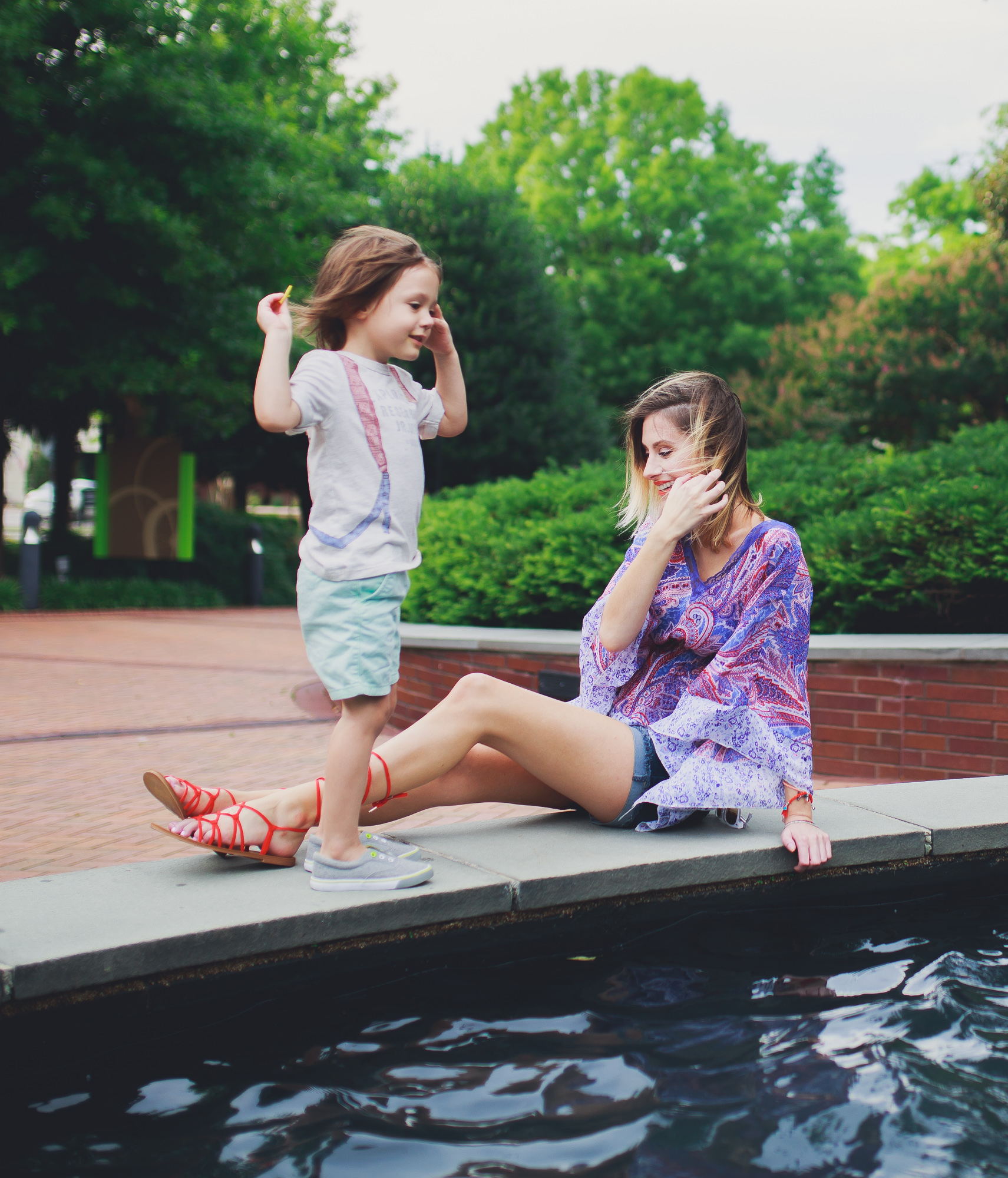 Lifestyle, fashion, and beauty blogger and vlogger, Jessica Linn, from Linn Style wearing a Paisley shear top with maternity shorts and Forever21 sandals and Charming Charlie's accessories.