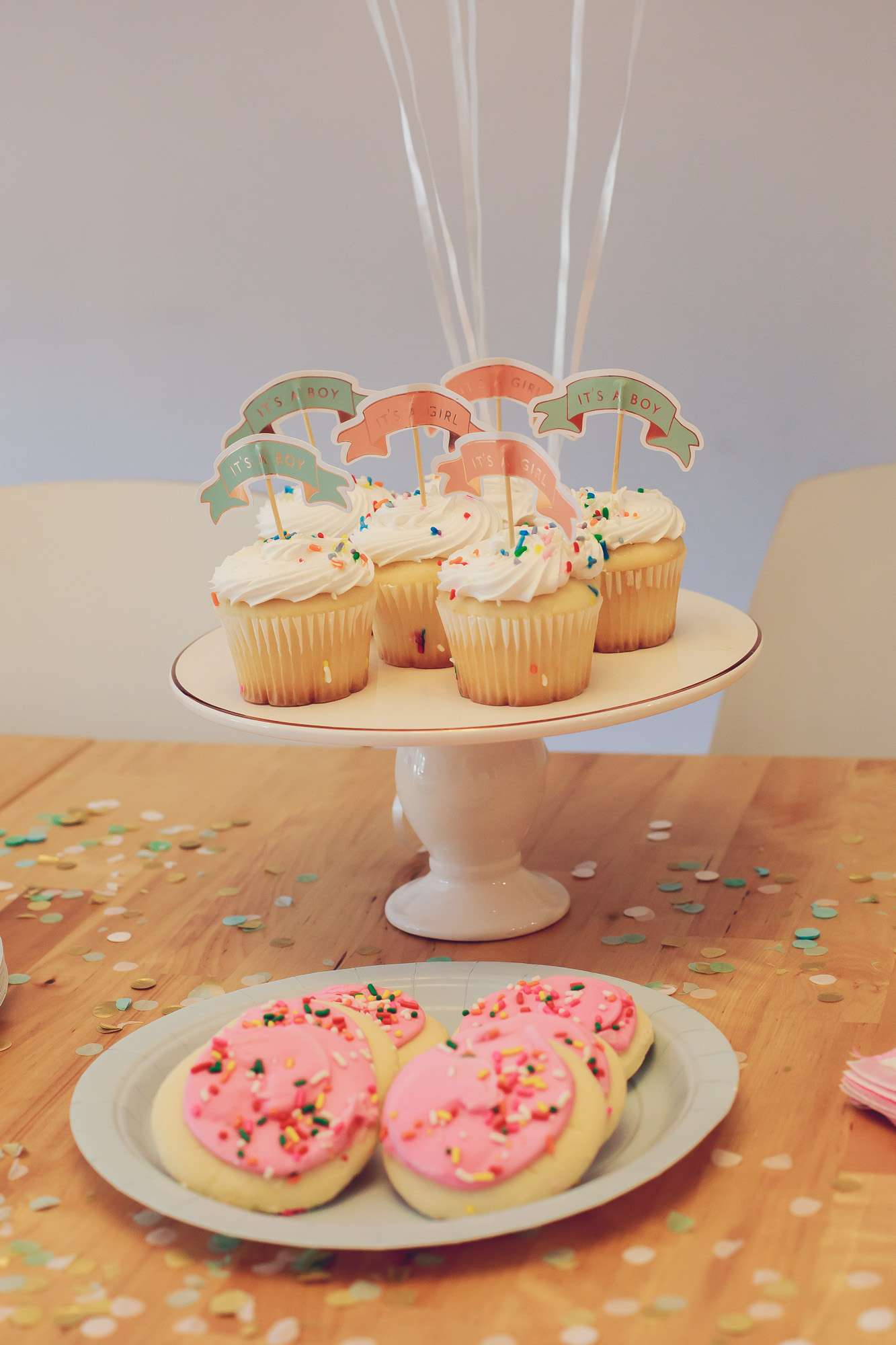 Cupcakes from gender reveal party on Linn Style by fashion, lifestyle and beauty blogger / vlogger Jessica Linn