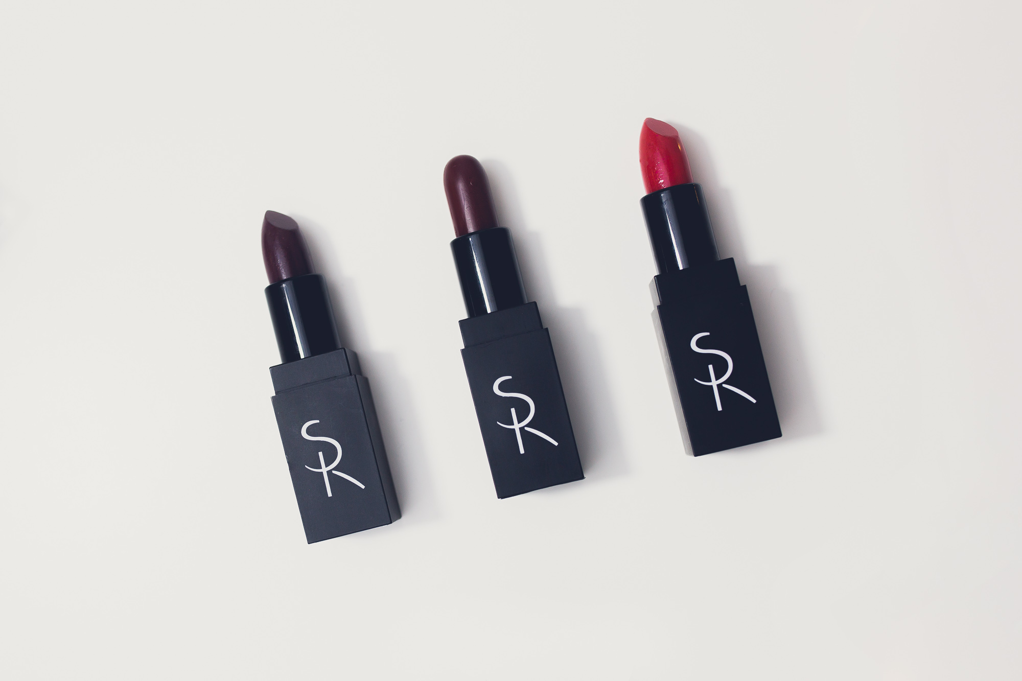Lifestyle, fashion, and beauty blogger and vlogger Jessica Linn from Linn Style collaborating with SummerReign Cosmetics, a local Durham North Carolina lipstick company started by Ashley Summerville using all natural organic ingredients. 