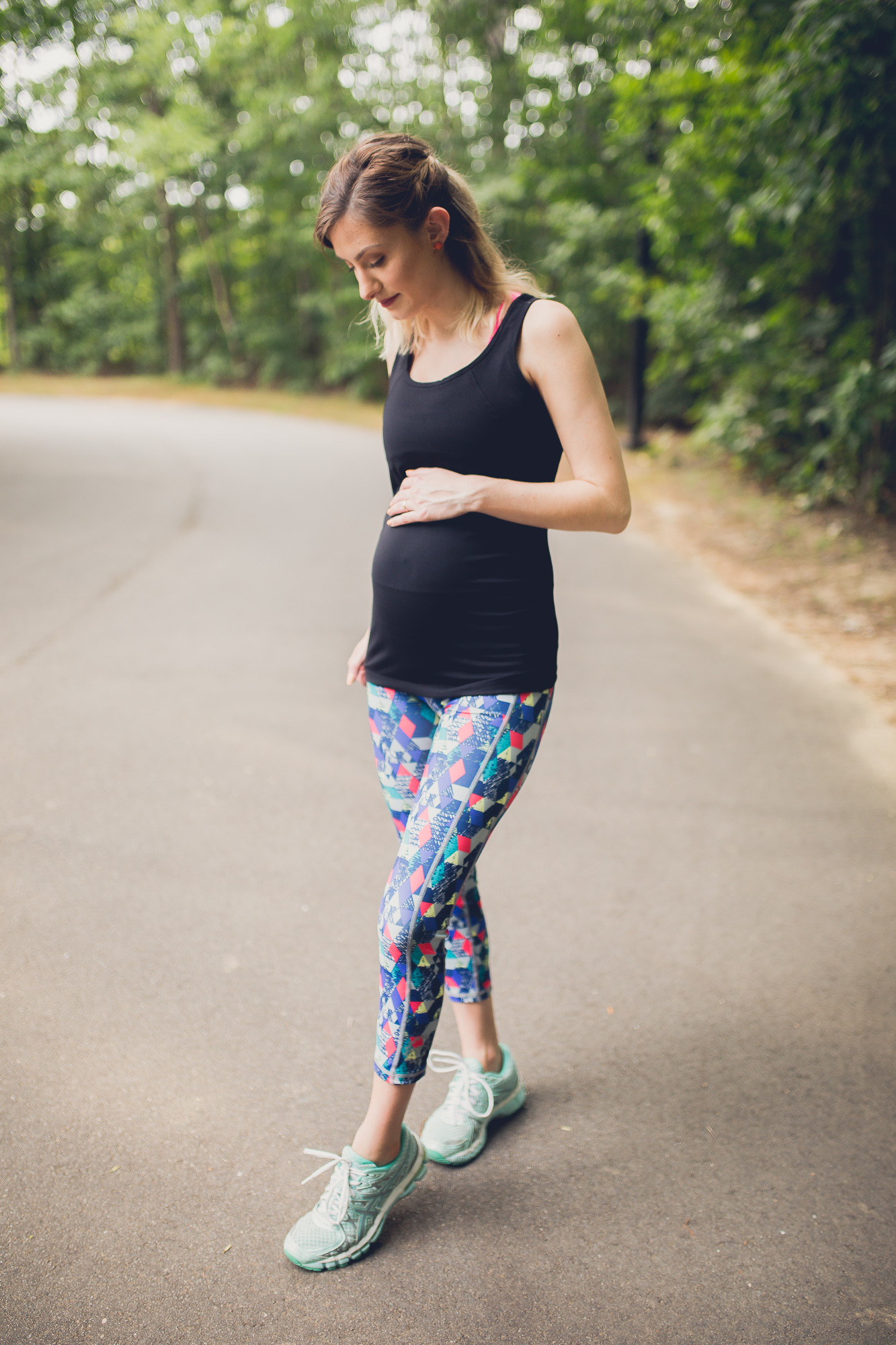 Lifestyle and fashion blogger Jessica Linn from Linn Style wearing athletic maternity wear from POP! Maternity a company from Australia. A geometric patterned capri yoga pants and a black singlet.