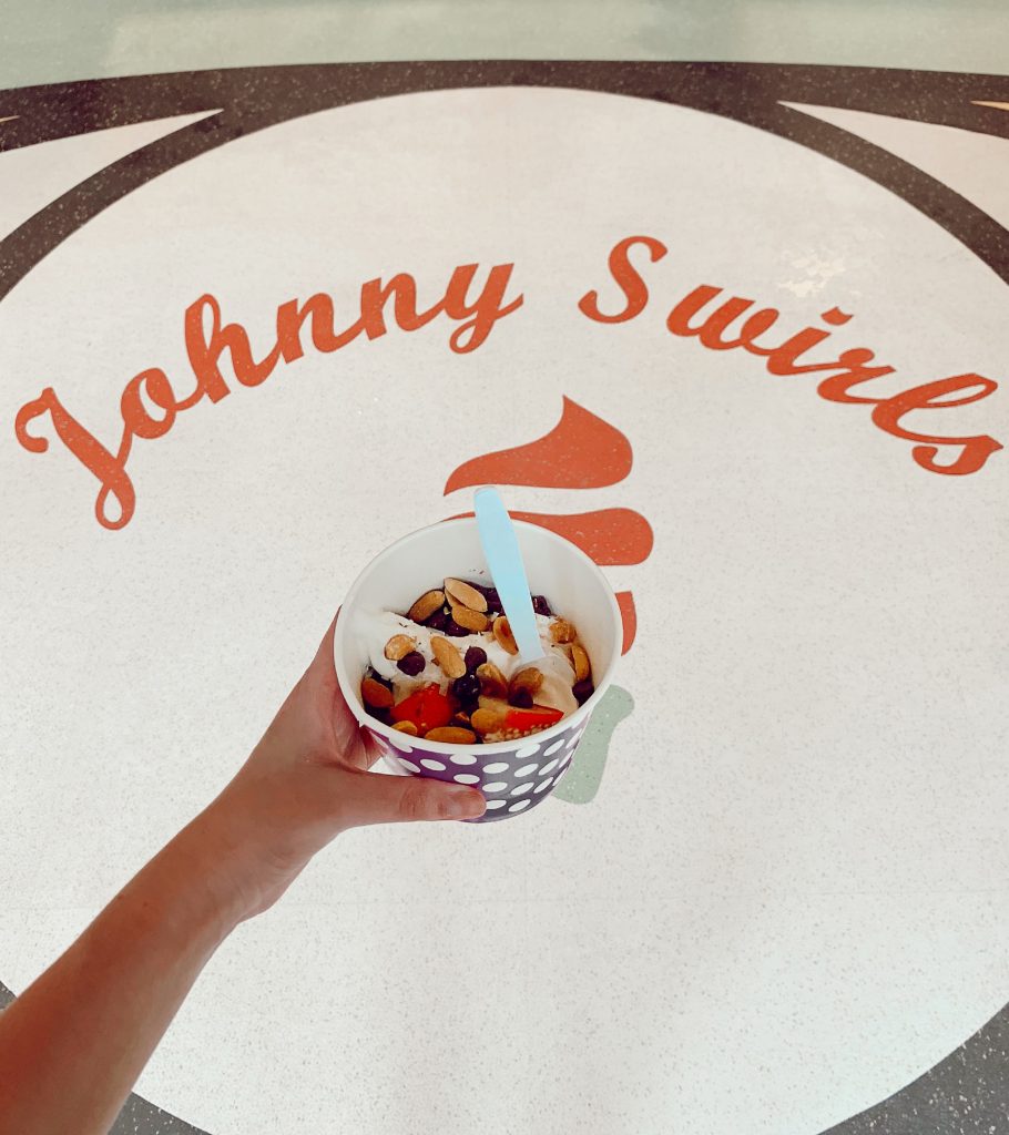 Where To Eat in Jupiter Florida: Harbourside Place Johnny Swirls Frozen Yogurt