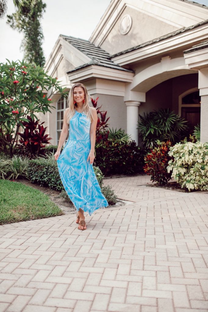 What To Wear on Summer Vacation to Jupiter Florida in June (For Women) by fashion blogger Jessica Linn.